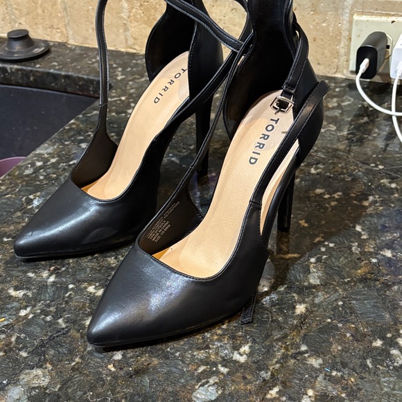 torrid Shoes - Torrid Ankle Strap Black Heels! 9W